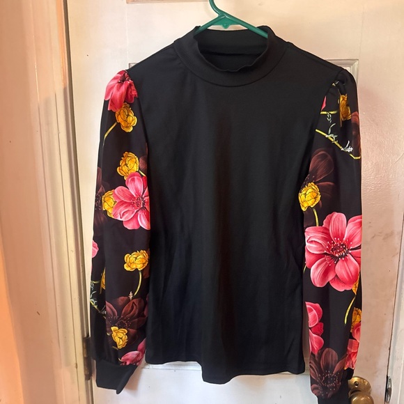 Tops - Floral Sleeve Black Top